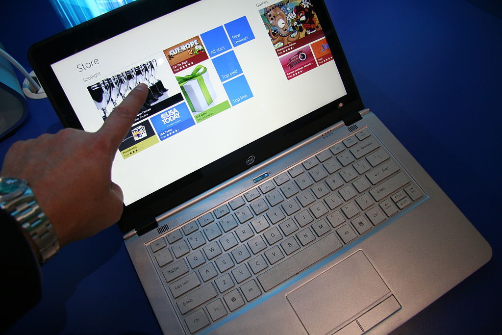 1024px-Online_Shopping_with_Touchscreen_Ultrabook