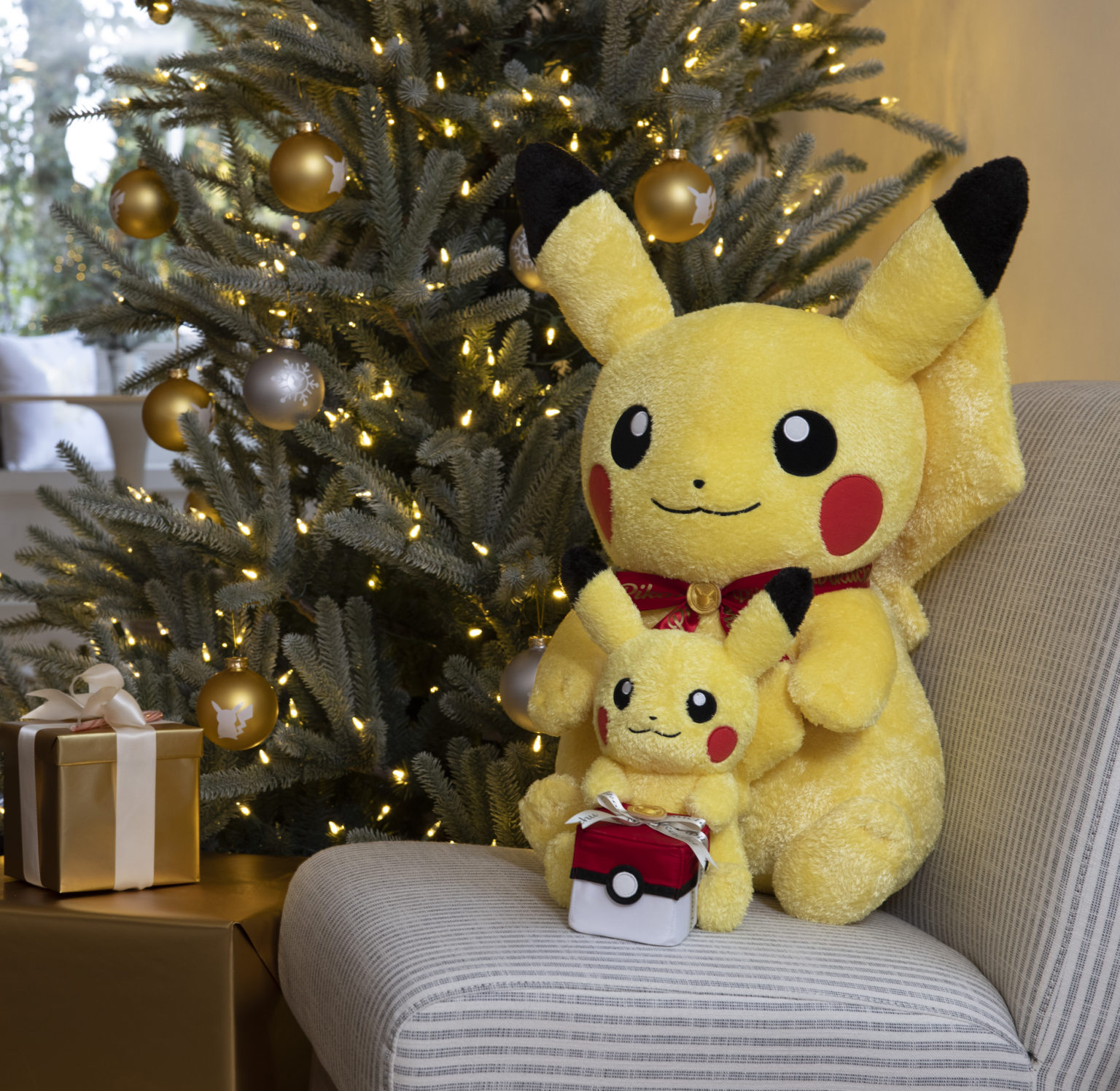 Pikachu_with_Gift_Box_Pikachu_with_Ribbon_Plushies_Lifestyle_Image